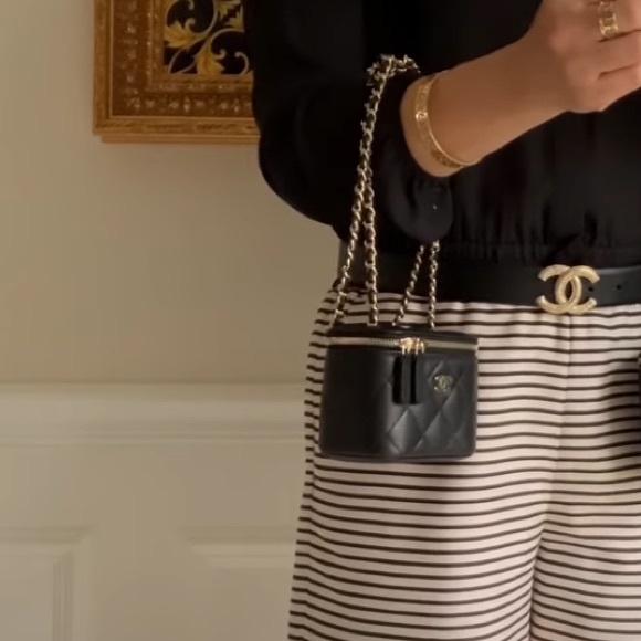 Chanel Caviar Square Mini Vanity Case with Chain - Picture 14 of 15